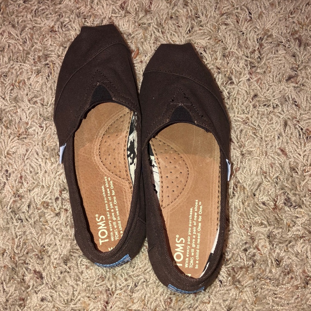 Never worn Tom’s size 7